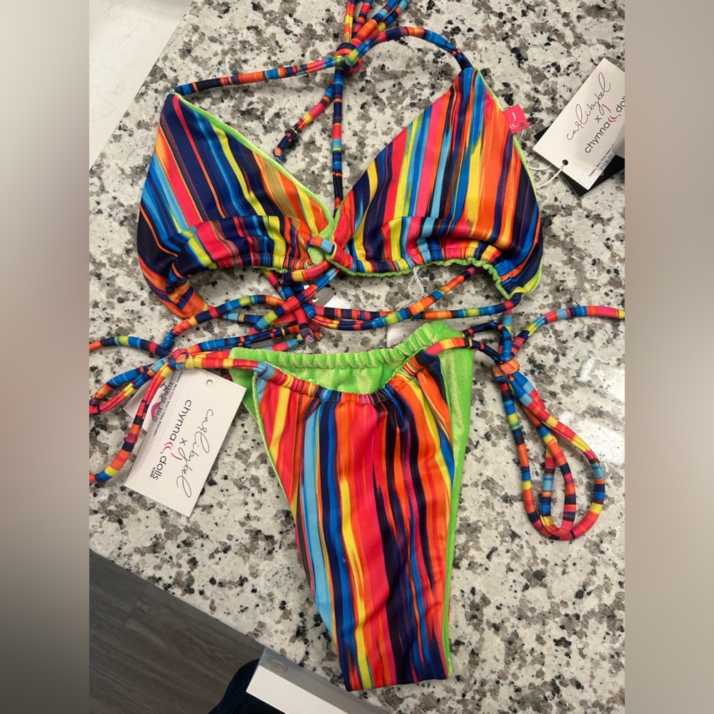 Reversible swimsuit - Picture 8 of 10